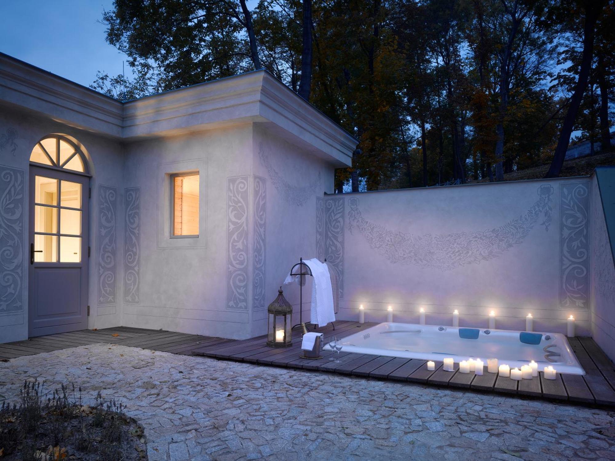 Chateau Mcely Esterno foto